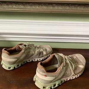 On Running tennis shoes